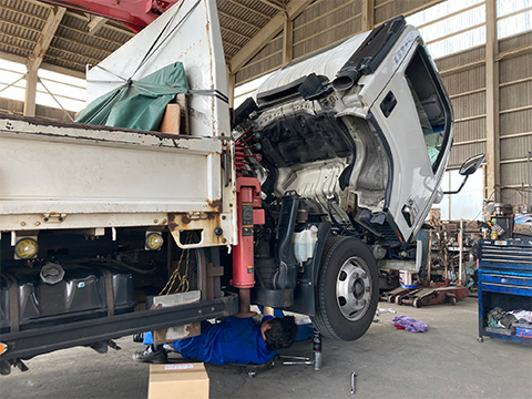 貨物整備の作業風景