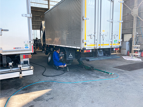 貨物整備の作業風景4